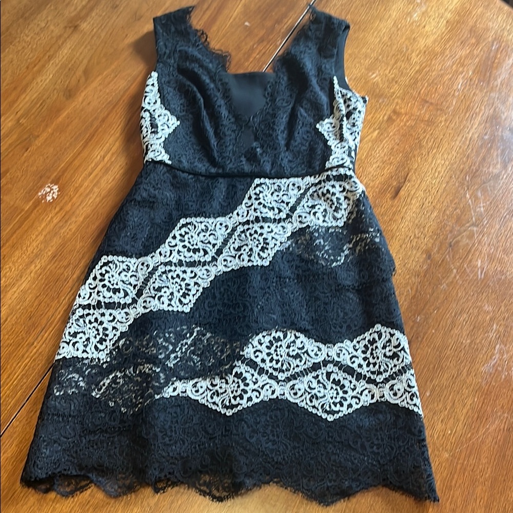 Maggy London Black and White Sweetheart Sheath Mini Dress - Picture 3 of 11